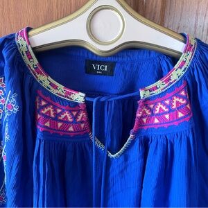 Vici Blue Embellished 3/4 Sleeve Blouse Gorgeous! Size small new